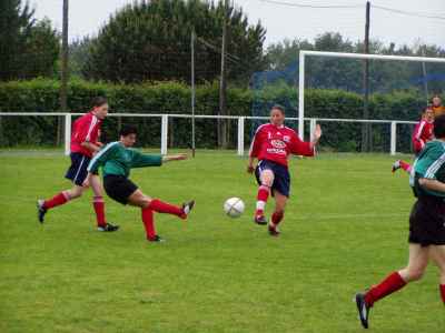 Chris tente une frappe